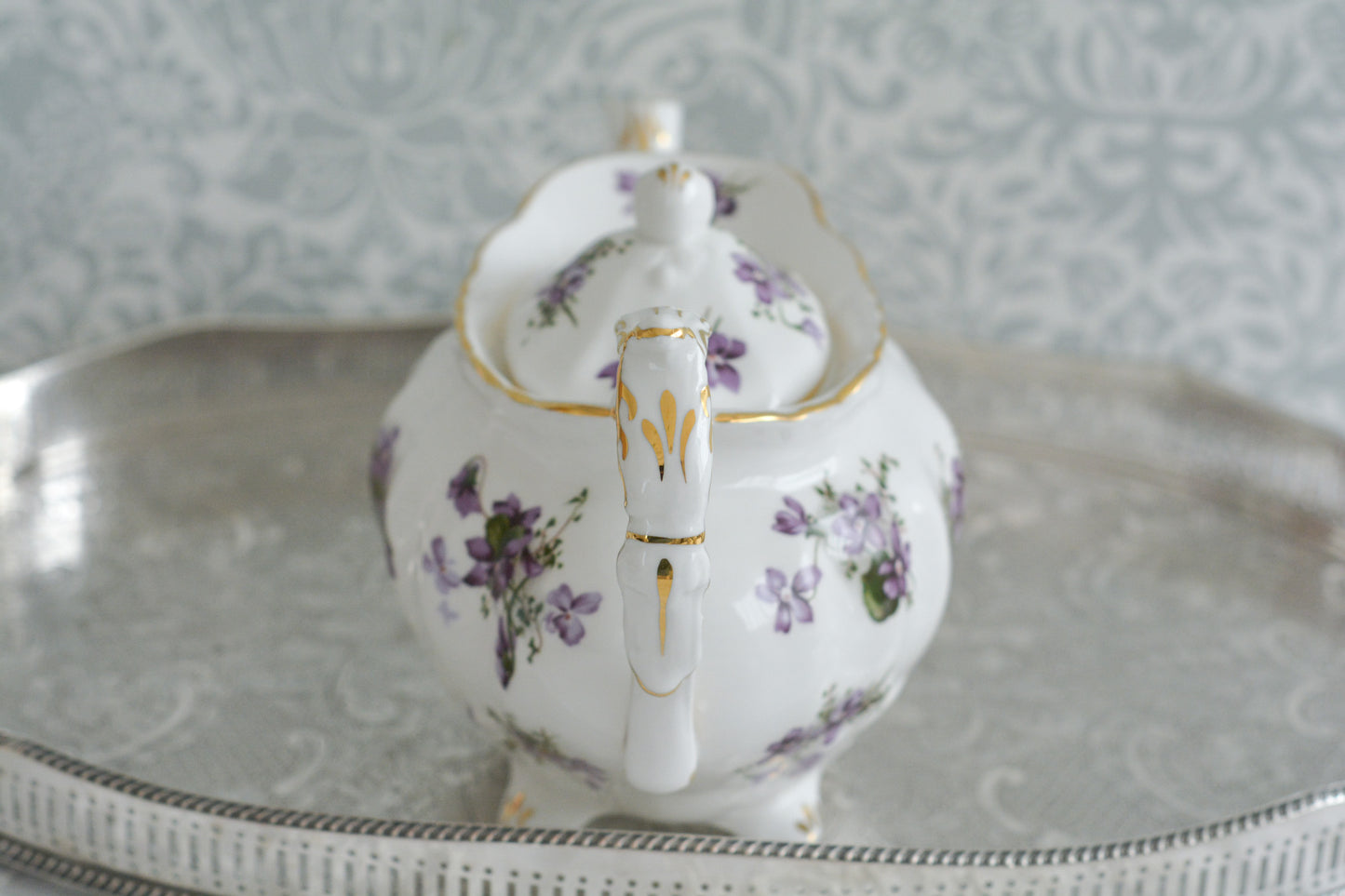 英国ヴィンテージ、ハマースレイの人気シリーズヴィクトリアンバイオレットシリーズの貴重なラージポット。Rose Antiquesはコールポートをはじめ、英国アンティーク磁器を中心にご紹介しています。