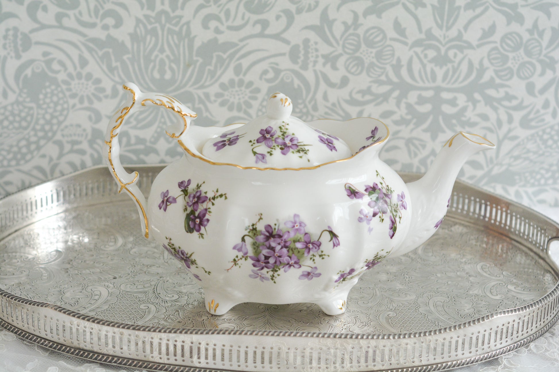 英国ヴィンテージ、ハマースレイの人気シリーズヴィクトリアンバイオレットシリーズの貴重なラージポット。Rose Antiquesはコールポートをはじめ、英国アンティーク磁器を中心にご紹介しています。