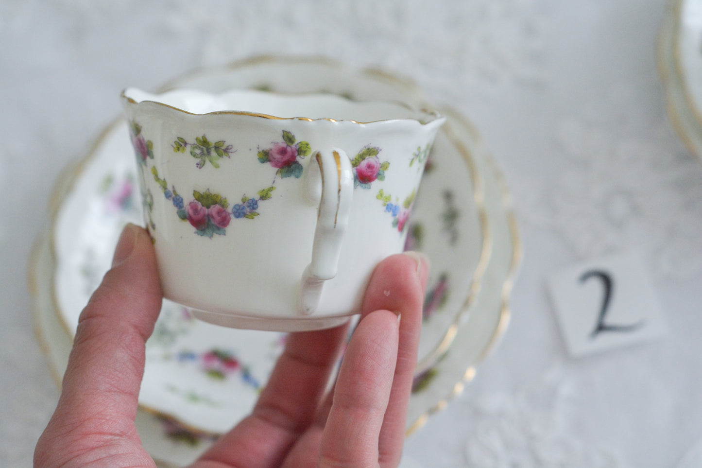 コリンウッドのリボンにバラのガーランドが素敵なティーセット(プルダウンより単品ご選択可能)