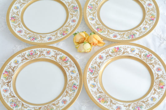 コウルドンのとっても美しいプレートがやってきました。上品な金彩の模様に可憐なお花がテーブルを華やかに彩ります。特別な日にもいつもの日にも。どんな時でもお使いいただける美しいプレートです。