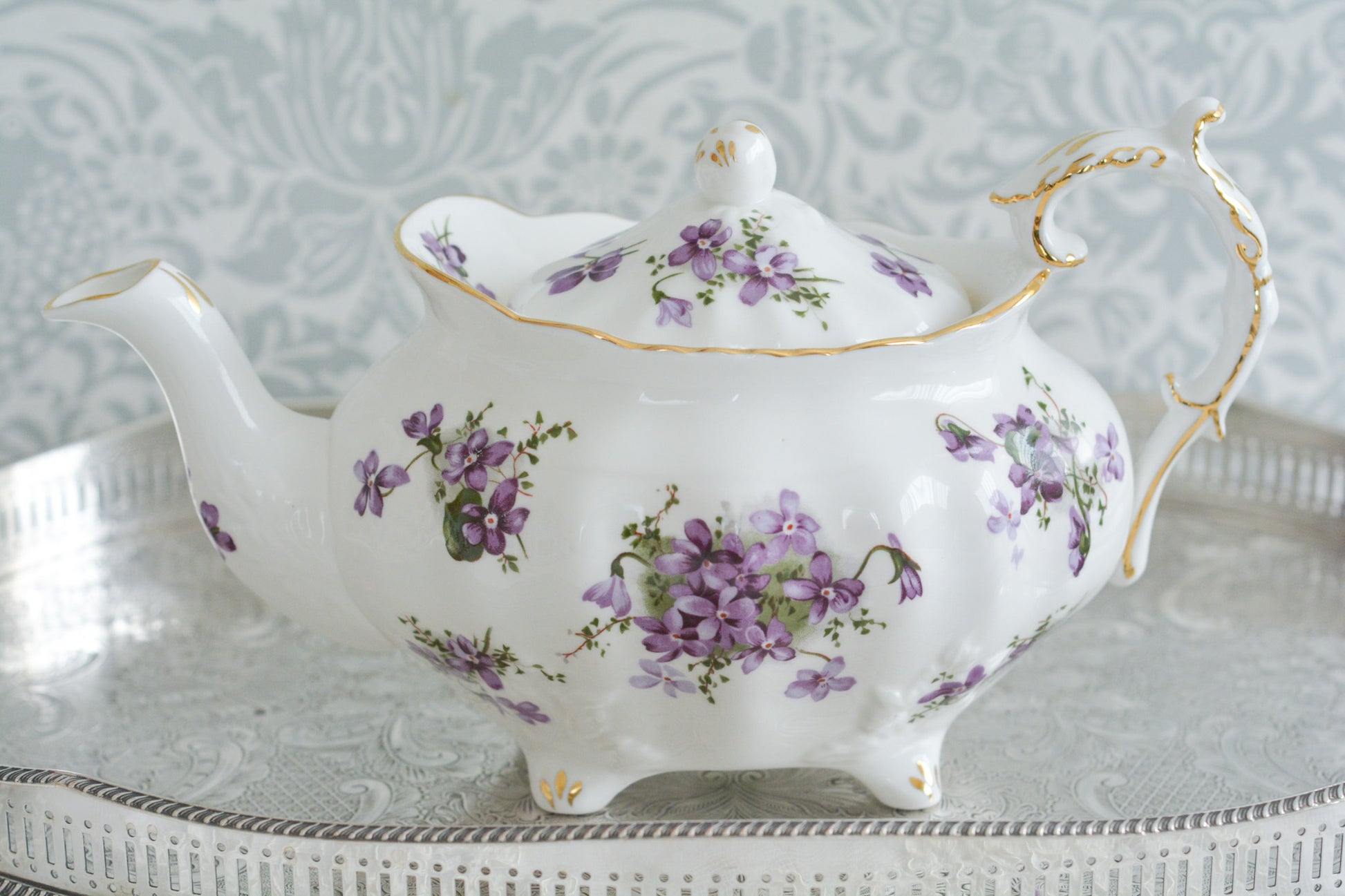 英国ヴィンテージ、ハマースレイの人気シリーズヴィクトリアンバイオレットシリーズの貴重なラージポット。Rose Antiquesはコールポートをはじめ、英国アンティーク磁器を中心にご紹介しています。