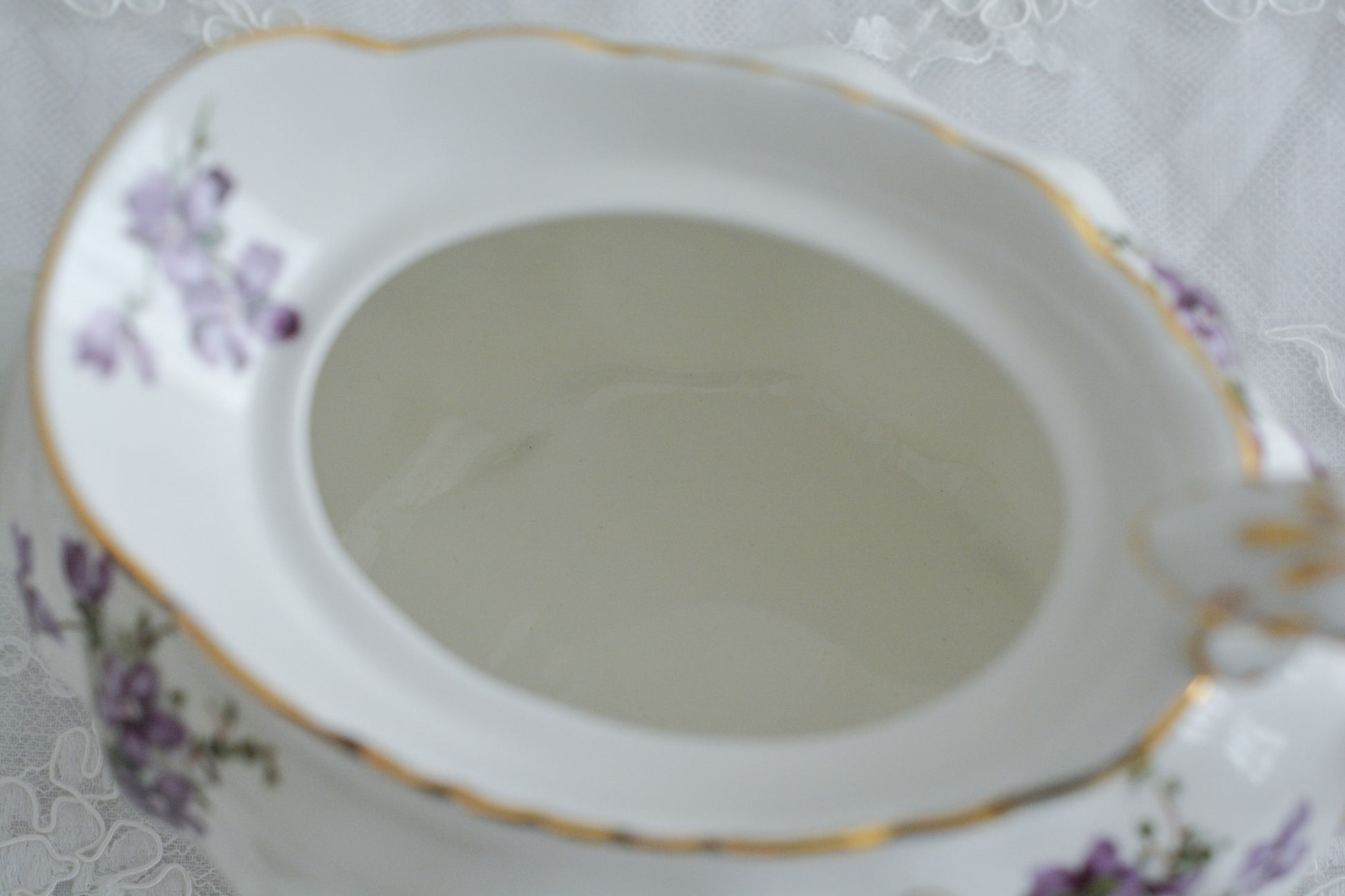 英国ヴィンテージ、ハマースレイの人気シリーズヴィクトリアンバイオレットシリーズの貴重なラージポット。Rose Antiquesはコールポートをはじめ、英国アンティーク磁器を中心にご紹介しています。