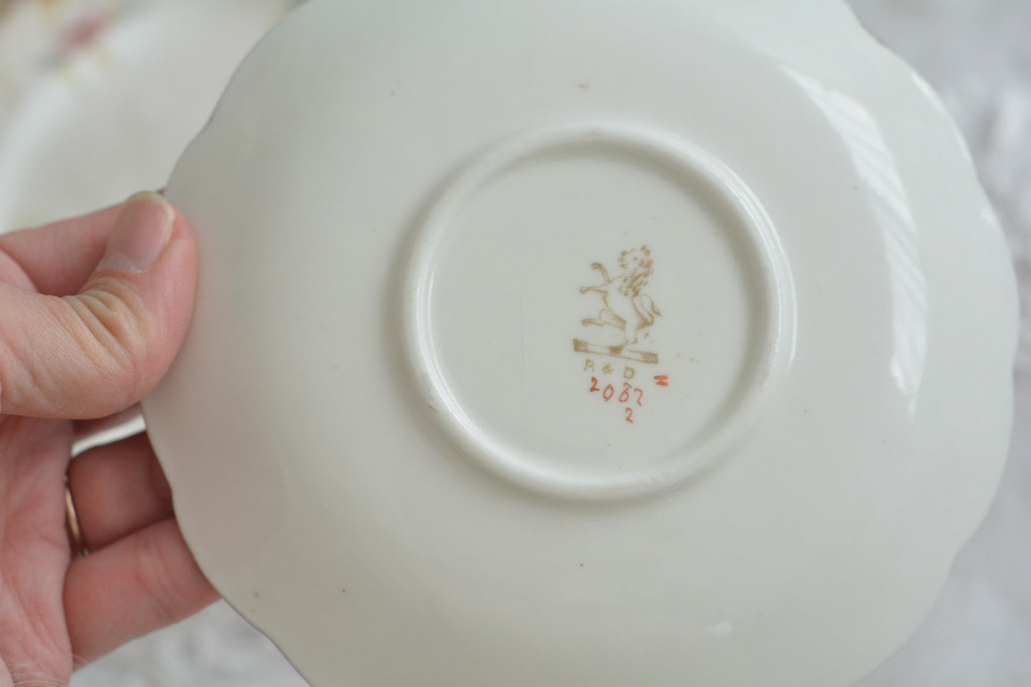 Redfern&Drakefordのティートリオ。春を待ち侘びる季節に、一人のお茶の時間をゆったりと豊かにしてくれるような優しい雰囲気のお品です。シャビーシックがお好きなあなたへ。