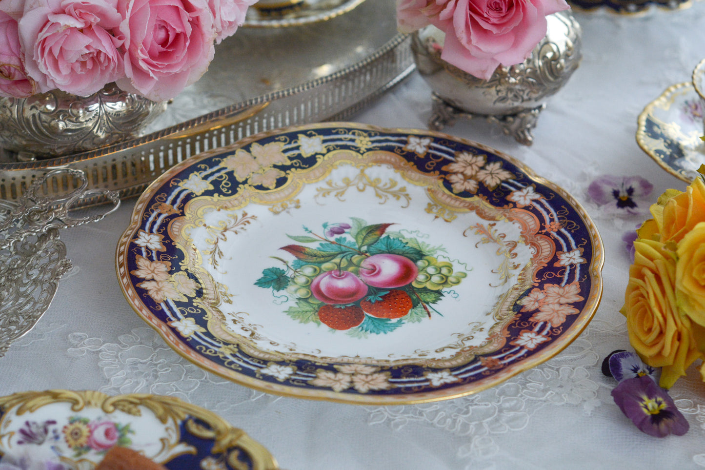 豪華絢爛 リッジウェイ 苺とさくらんぼ、葡萄が描かれた素晴らしいプレート