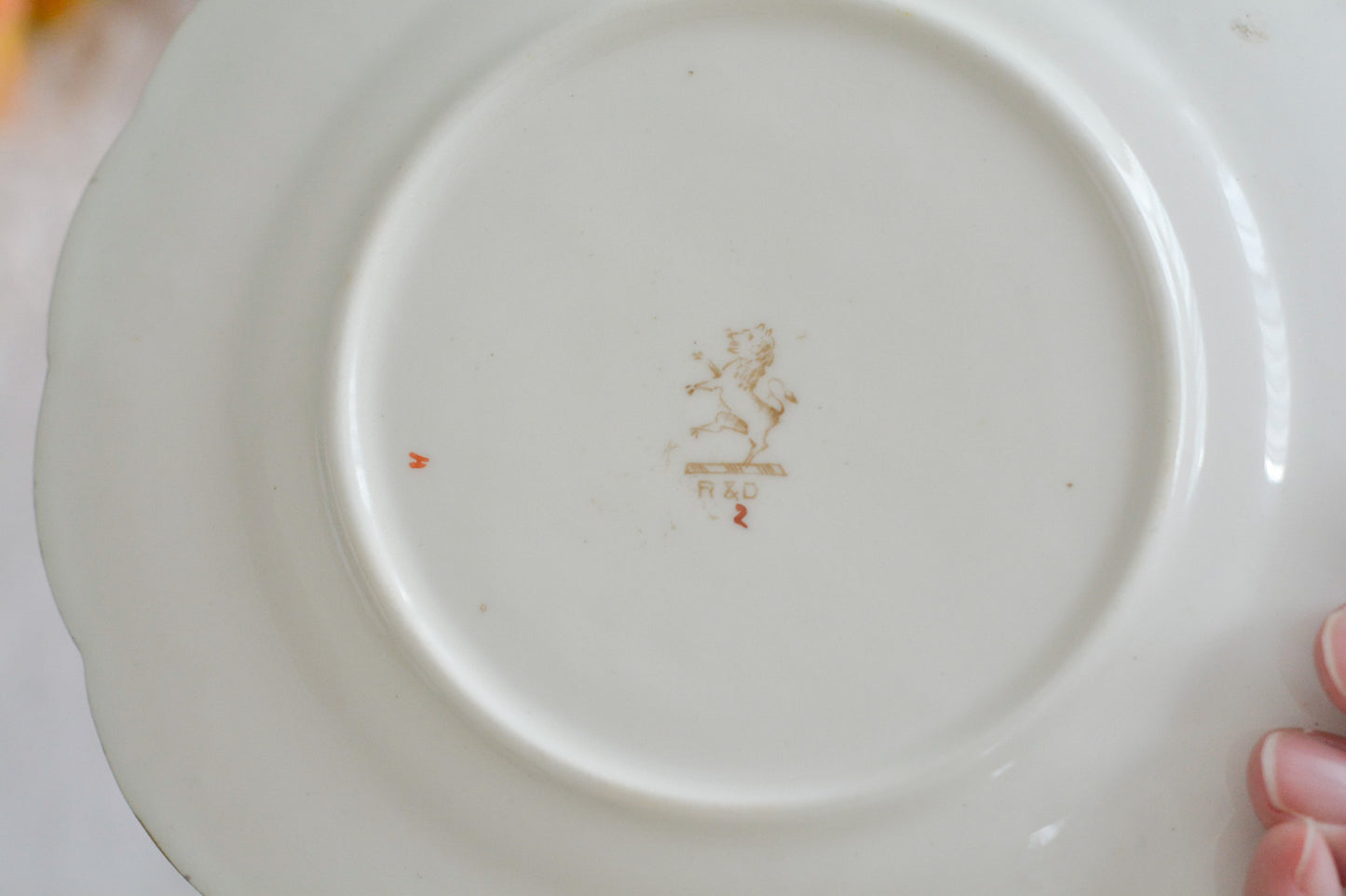 Redfern&Drakefordのティートリオ。春を待ち侘びる季節に、一人のお茶の時間をゆったりと豊かにしてくれるような優しい雰囲気のお品です。シャビーシックがお好きなあなたへ。