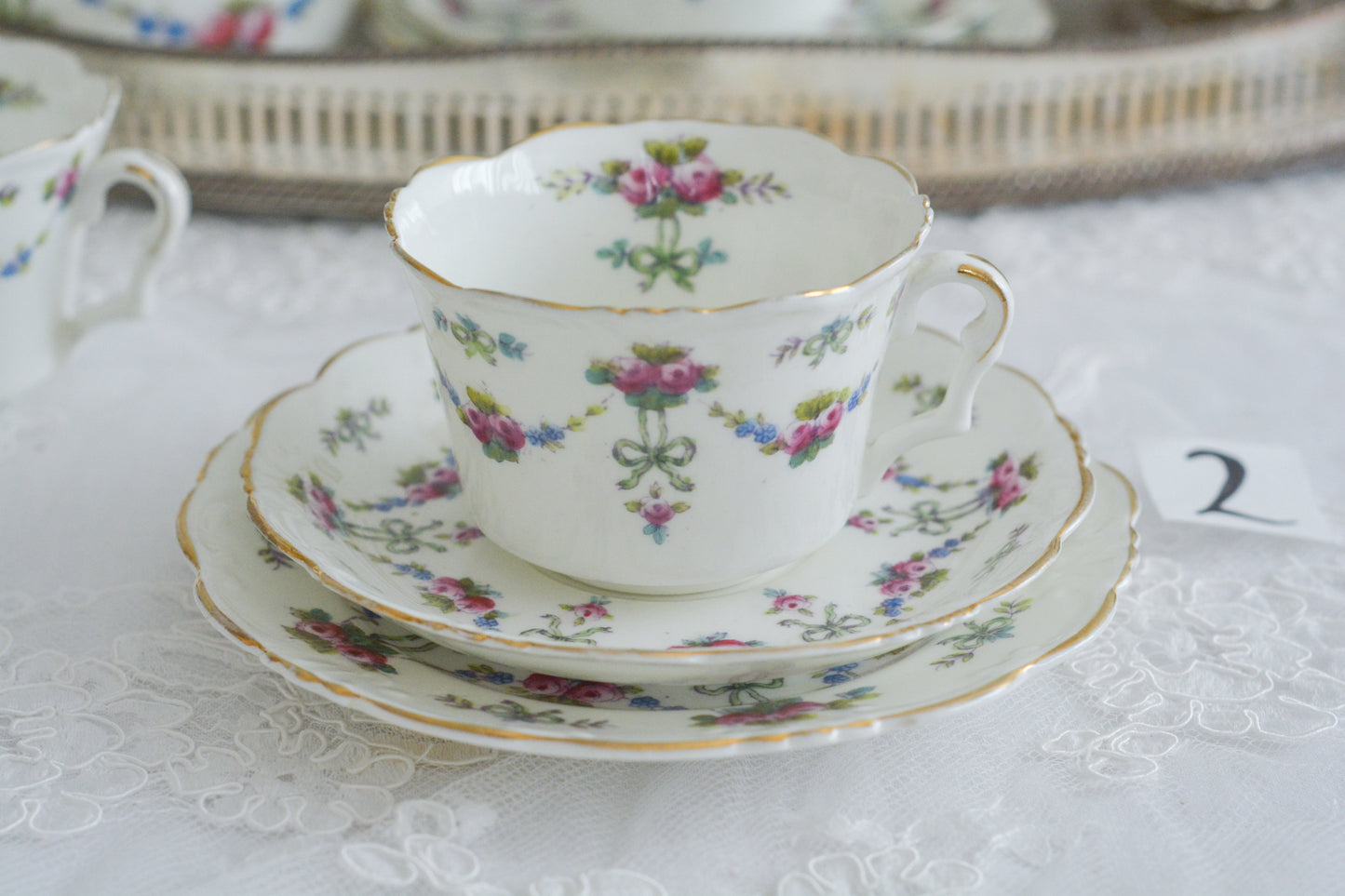 コリンウッドのリボンにバラのガーランドが素敵なティーセット(プルダウンより単品ご選択可能)