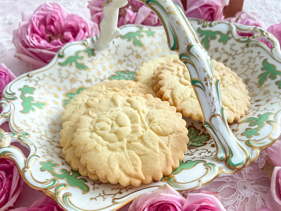 Rose Antiquesの英国アンティークと手作りお菓子についてのブログページ。英国のアンティーク磁器について、お菓子作りについてブログで綴っております。