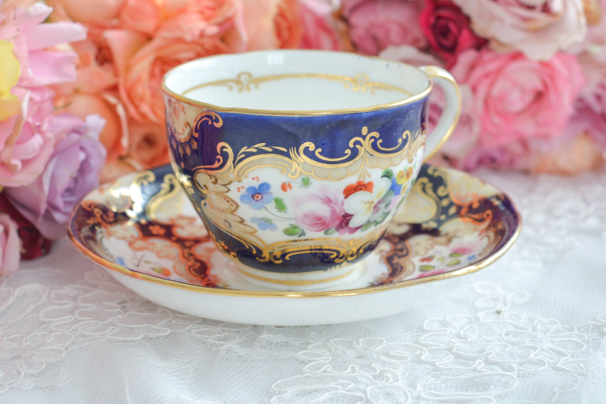 コバルトブルーにハンドペイントの花々が美しいカップu0026ソーサー – Rose Antiques