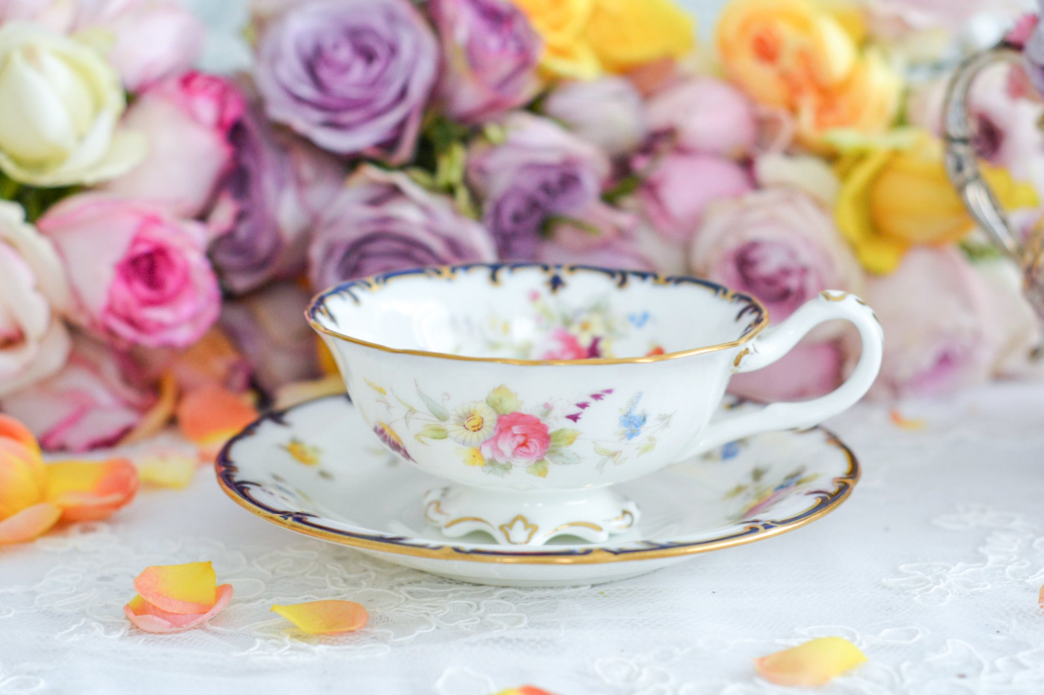 コウルドン ハンドペイントで描かれた花々が可愛らしいカップ&ソーサー ...