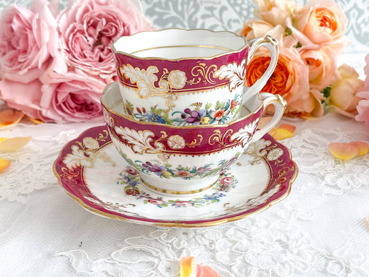 リッジウェイのFoliage Shapeのトゥルートリオ。マルーンカラーにハンドペイントの金彩花文が美しい。Rose Antiquesはコールポートをはじめ英国のアンティーク磁器ご紹介しています。