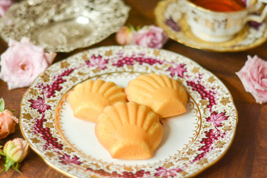 英国アンティーク ハマースレイの葡萄の模様のデザートプレート。秋の実りを感じる華やかなプレートです。