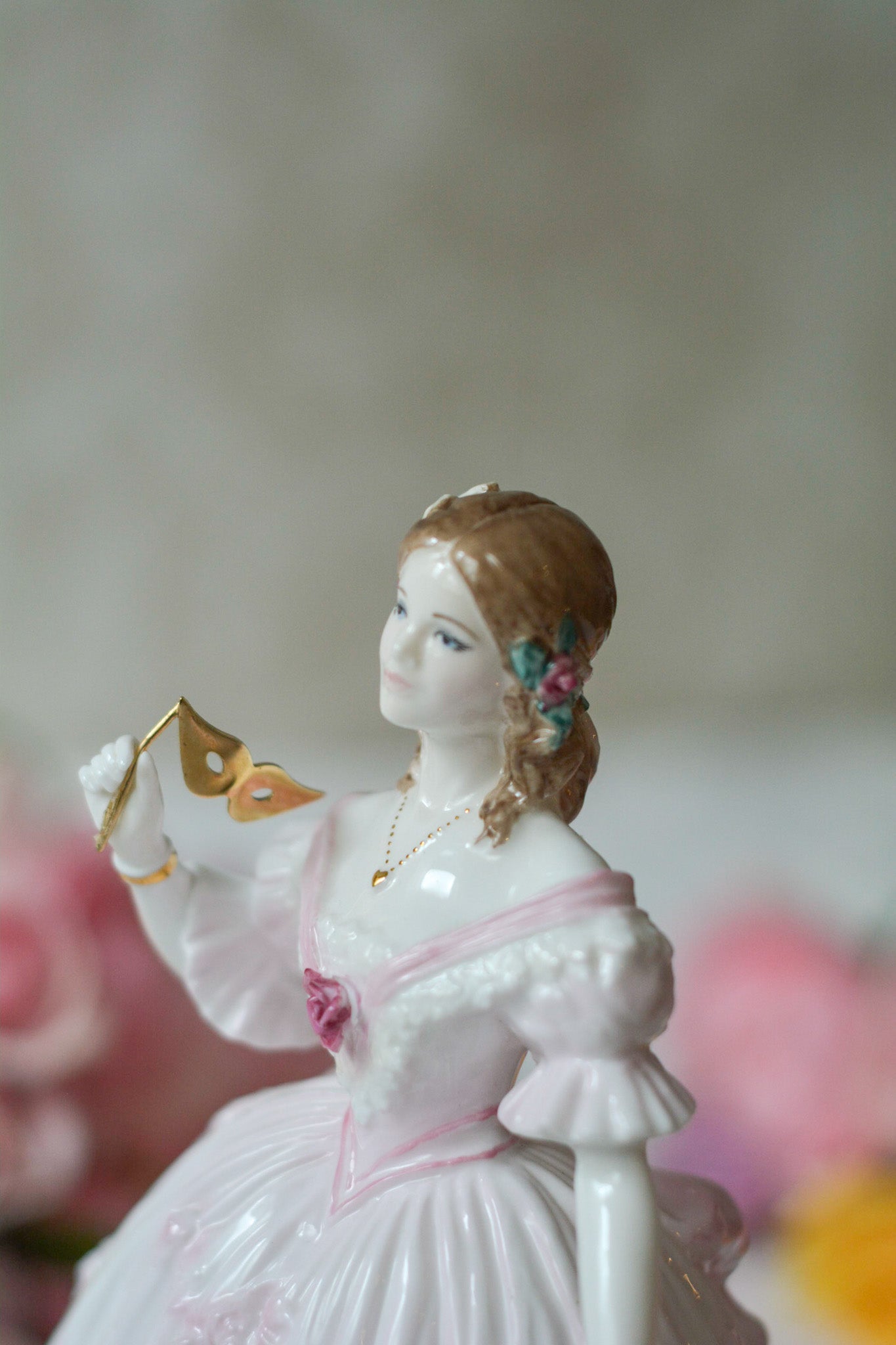 英国【ロイヤルドルトン】フィギュリン ～クリスマス デー〜陶器人形 