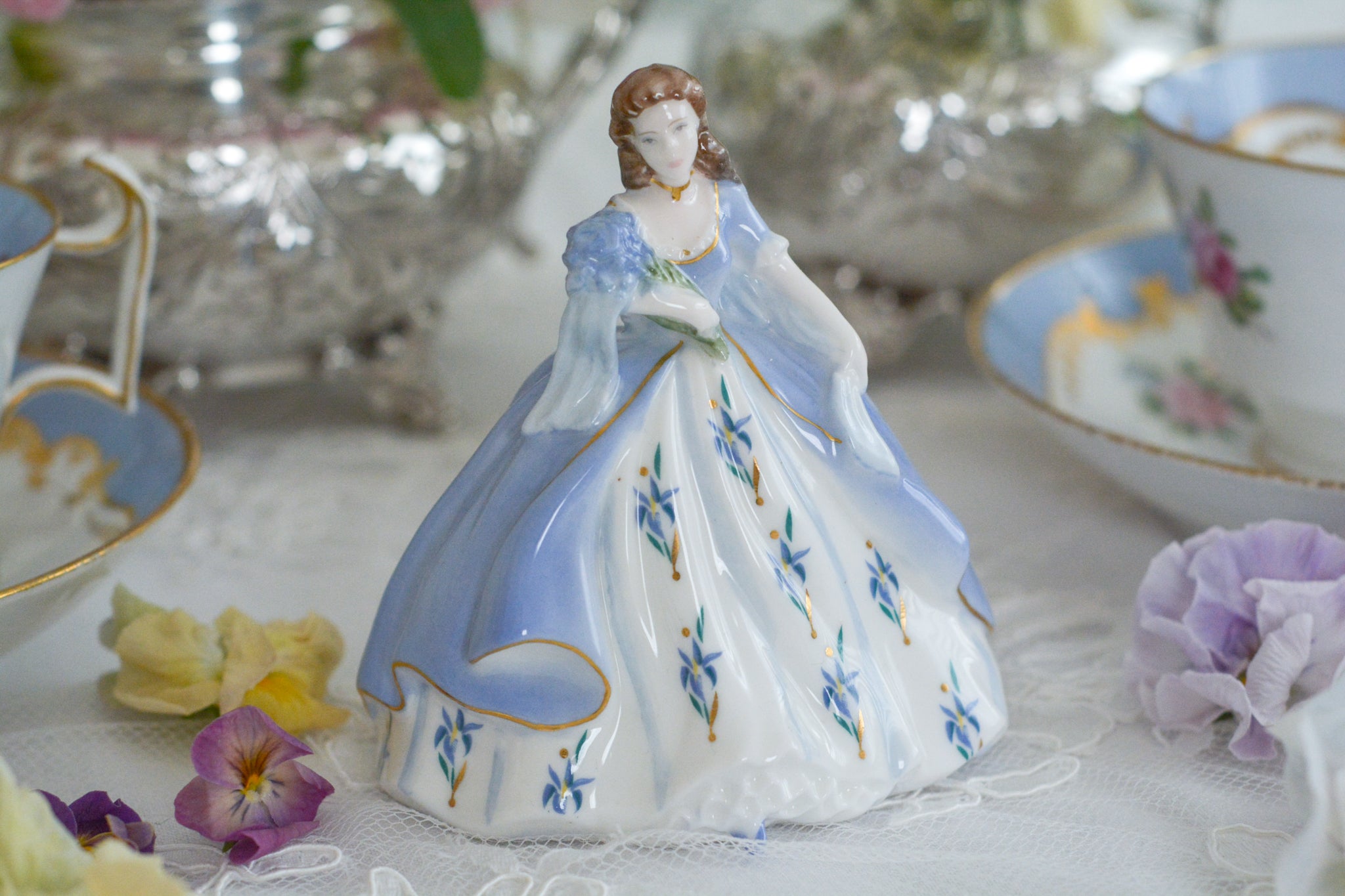 【大人気限定SALE】ロイヤルドルトン / DOULTON ★ 磁器製人形 / Sandra / 貴婦人像 ロイヤルドルトン